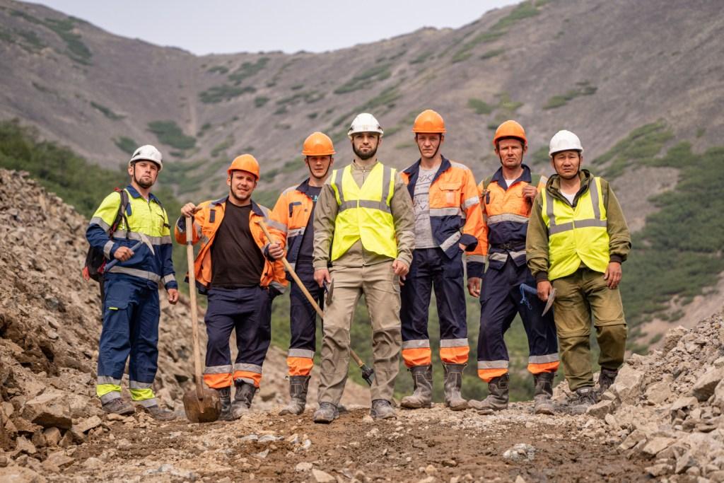 Команда геологов на участке Кундуми